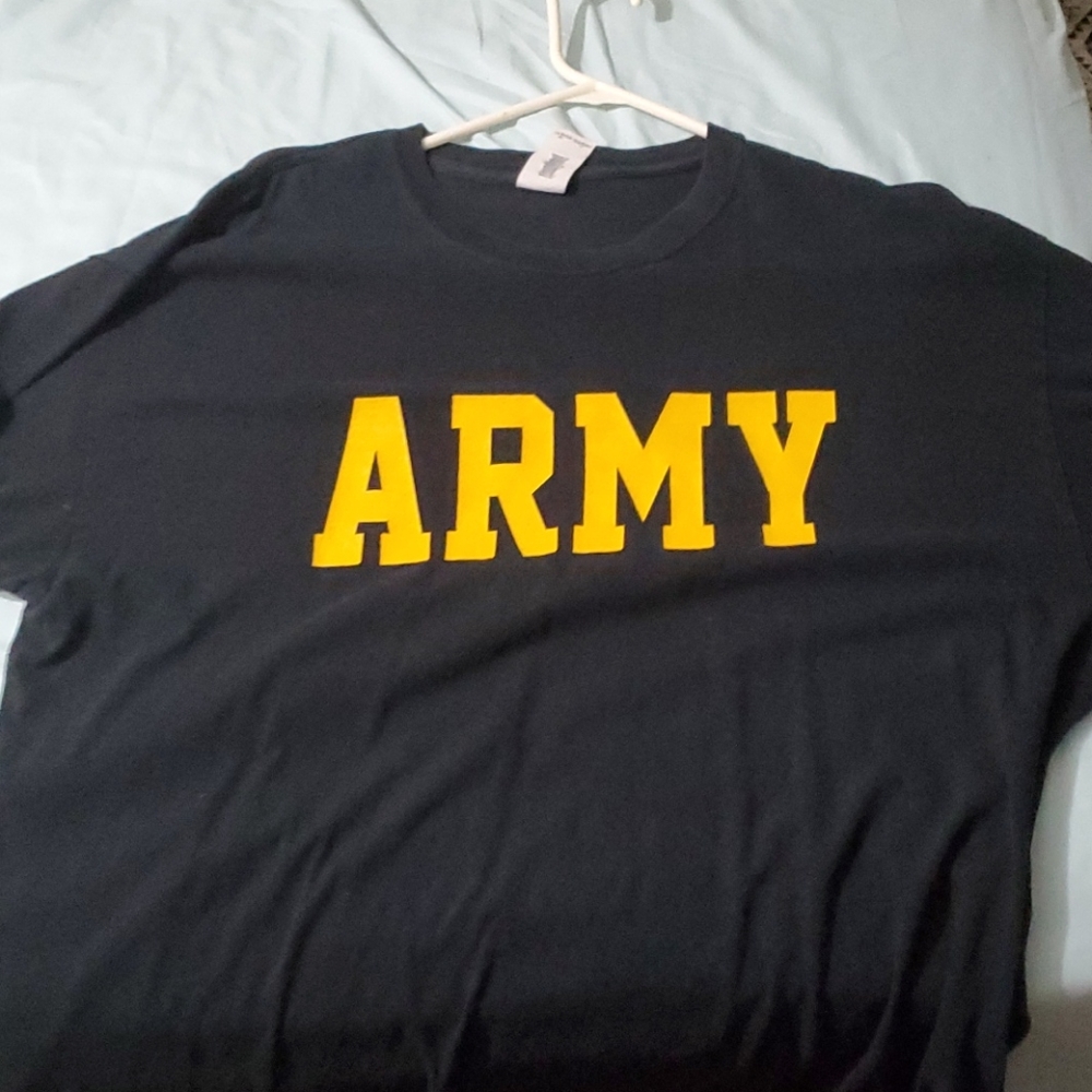 Large and x large t shirts. - Picture 2 of 16